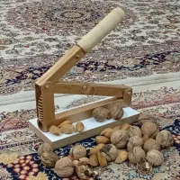 گردو و بادام شکن