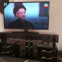 تلوزیون و میز تلوزیون