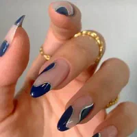 مدل برای کاشت ناخن