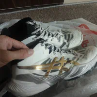 کفش والیبال اسیکس در حد نو سایژ 44