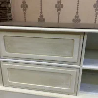 میز تلویزیون رنگ پلی یورتان در حد نو