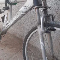 دوچرخه ۲۶ و قفسه چوب فلز|دوچرخه، اسکیت، اسکوتر|قرچک, مهدیه|دیوار