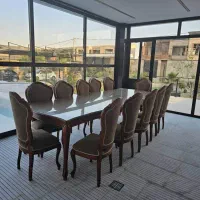 میز غذاخوری و ویترین