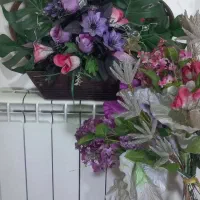 چند شاخه گل مصنوعی