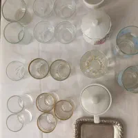 تعدادی استکان  لیوان،  قندان ،جاسیگاری ، ۱ سینی