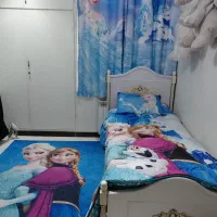 تخت خواب به همراه پتو، بالشت، فرش و پرده مدل السا