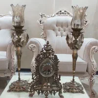 یک جفت و ساعت شمعدان برنجی سنگین و قدیمی