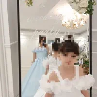 دوتا پیراهن یکی آبی یکی سفید