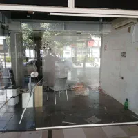 شیشه سکوریت نو همراه با دستگیره و موتور جک درب