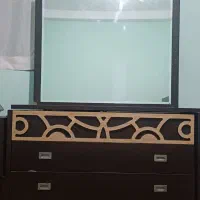 تخت دو نفره همراه میز آرایش و پاتختی