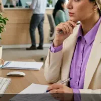 مسئول ثبت نام خانم مجموعه ورزشی آقایان (رسپشن)
