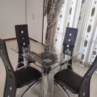 میز غذاخوری و ۴ صندلی