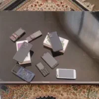 چندتا گوشی به همراه تلویزیون
