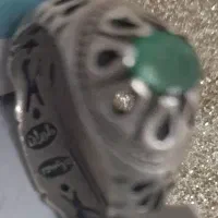 انگشتر جواهر زمرد زیبا وظریف با دومهر معتبر