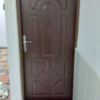 درب اتاق.وپرده