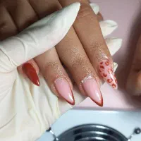 خدمات ناخن در سیاهکل|خدمات آرایشگری و زیبایی|سیاهکل, |دیوار