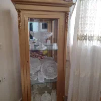 بوفه تواسباب کشی طبقات وشیشه های کنارش شکسته