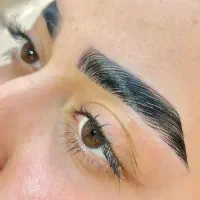 مرکز تخصصی کاشت مژه وناخن پروا