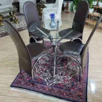 میز ناهار خوری ۴ نفره پایه میز  تاشو هست جنسش  چرم|میز و صندلی غذاخوری|کرج, مهرویلا جنوبی|دیوار