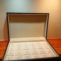 انواع سینی و استند چوبی مناسب طلافروشی ها و نقره