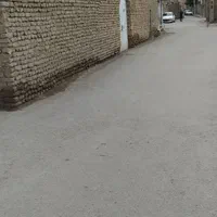 زمین دور دیوار در طرق