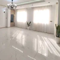 ۷۰ متری فول دیزاین با پذیرایی نورگیر و پرده خور