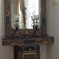 آینه و شمعدان با میز