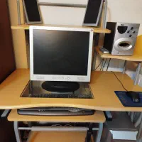 میز کامپیوتر چرخ دار