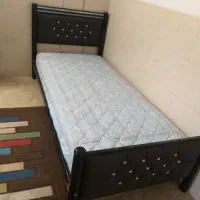تخت یک نفره فلزی خیلی محکم عالی به همراه تشک|تخت و سرویس خواب|یزد, |دیوار