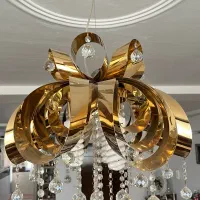 تعدادی لوستر بفروش میرسید