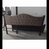 تخت خواب دو نفره همراه با خوش خواب و میز  خوش خواب