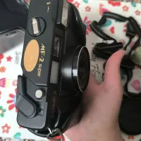 دوربین عکاسی کلکسیونی و ساعت مچی دیجیتالی نوستالژی