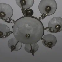 یک عدد لوستر ۸ شعله کلاسیک