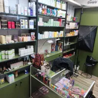 فروش فوری لوازم آرایشی با دکور کامل و اجناس فول