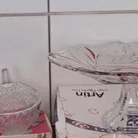 تعدادی ظروف شیشه ای