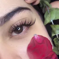 نیازمند مدل اکستنشن مژه