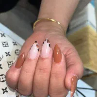 آموزش کاشت ناخن سه میلیون (تخفیف)