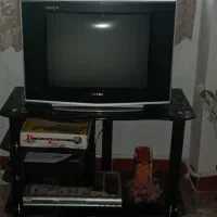 تلویزیون و میز تلویزیون  سالم و تمیز