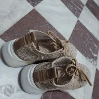 کتونی نو|کیف، کفش، کمربند|رشت, منظریه|دیوار