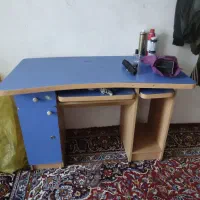 میز کامپیوتر در حد نو