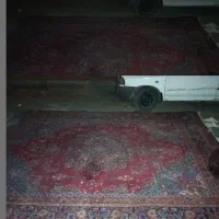 یک فرش دست بافت قدیمی