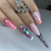 ترمیم ناخن ۲۱۹تومن خ خوش(کار توسط مدرس انجام میشه)