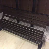 نیمکت فلزی