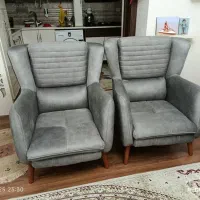 یک مبل سه نفر که تختخواب شو هستش ودو عدد یک نفره|مبلمان خانگی و میز عسلی|تبریز, |دیوار