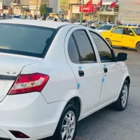 ساینا مدل ۴۰۰