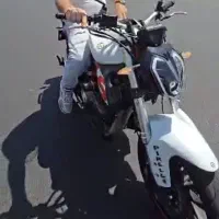 بنلی ۳۰۰ دوسیلندر