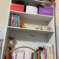 کتابخانه و میز تحریر