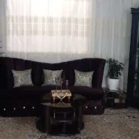 مبل ۷ نفره تمیز و مرتب همراه با ۳تا میز عسلی.۴تومن