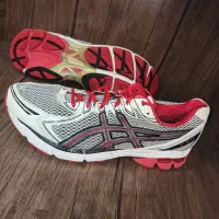 تعدادی کتونی اورجینال|کیف، کفش، کمربند|کرج, کوی زنبق|دیوار