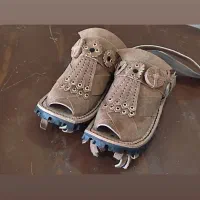 کفش «چَوَت» دست دوز|کیف، کفش، کمربند|خاش, |دیوار